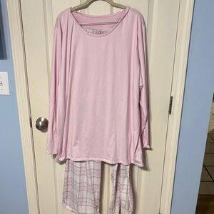 Croft & Barrow Soft Pink Pajama Set with Plaid Accents